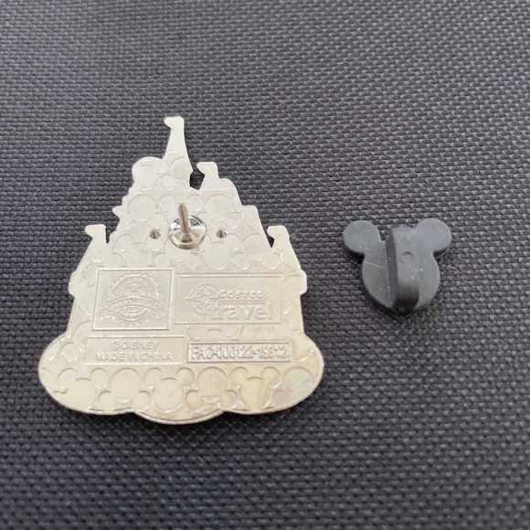 Donald Duck & Daisy Duck Disneyland Castle Pin DLR - Picture 8 of 8